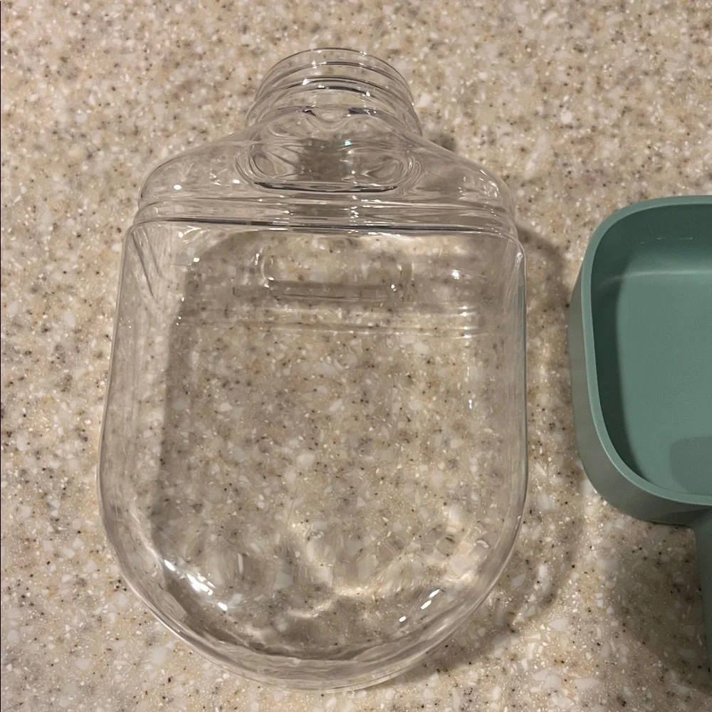 Clear and Green Parakeet Pet Food /Water Dispenser
